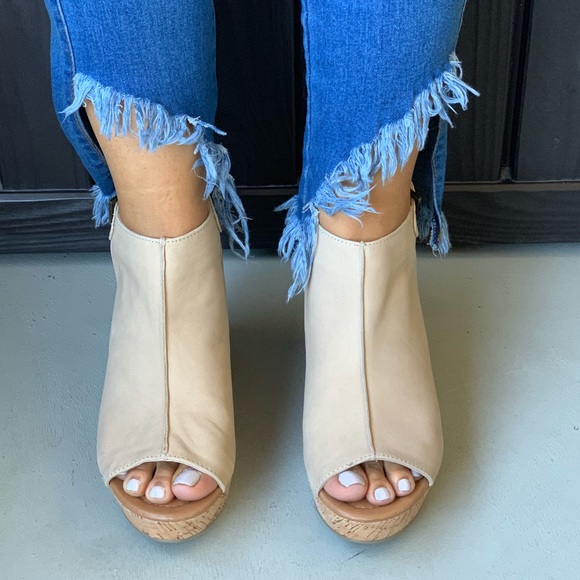 Stone Genuine Leather Cork Platform Sandal - Picture 5 of 7